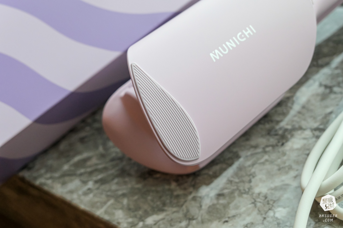 MUNICHI 沐尼黑|雙向負離子水波紋蛋捲夾|36mm打造浪漫韓系波浪捲擁有3檔溫控|國際電壓設計出國也能輕鬆造型 - 第12張圖 MUNICHI 沐尼黑|雙向負離子水波紋蛋捲夾|36mm打造浪漫韓系波浪捲擁有3檔溫控|國際電壓設計出國也能輕鬆造型