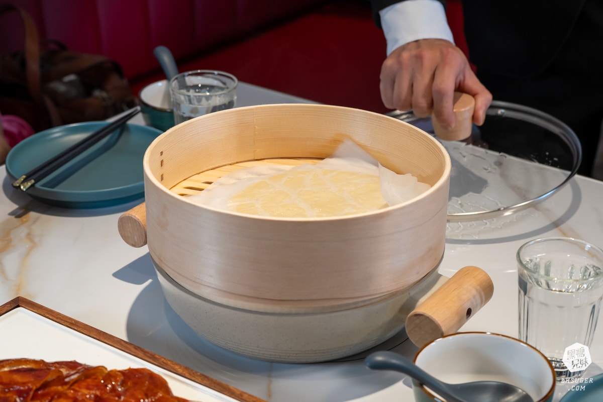 高雄烤鴨餐廳推薦|上菜片皮鴨專賣店夢時代店|漢來美食2.8公斤櫻桃鴨桌邊現片 - 第16張圖 高雄烤鴨餐廳推薦|上菜片皮鴨專賣店夢時代店|漢來美食2.8公斤櫻桃鴨桌邊現片