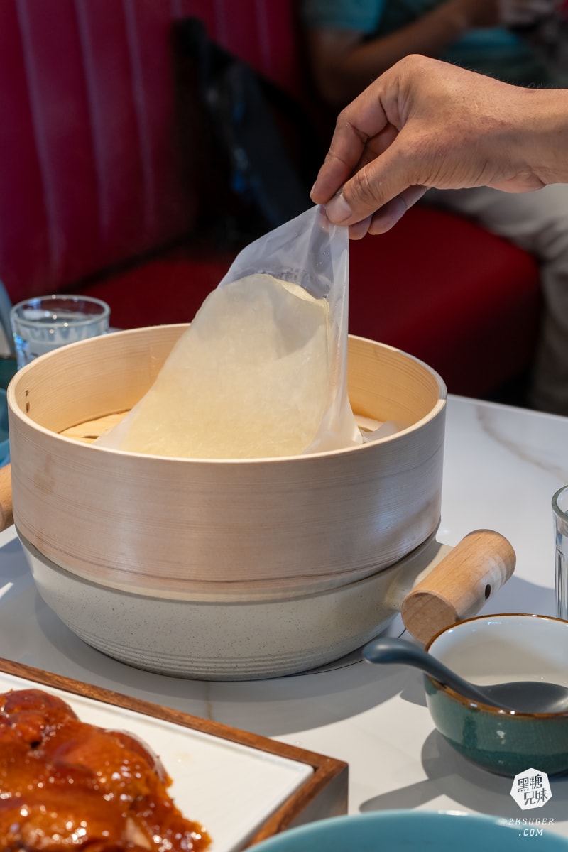 高雄烤鴨餐廳推薦|上菜片皮鴨專賣店夢時代店|漢來美食2.8公斤櫻桃鴨桌邊現片 - 第17張圖 高雄烤鴨餐廳推薦|上菜片皮鴨專賣店夢時代店|漢來美食2.8公斤櫻桃鴨桌邊現片