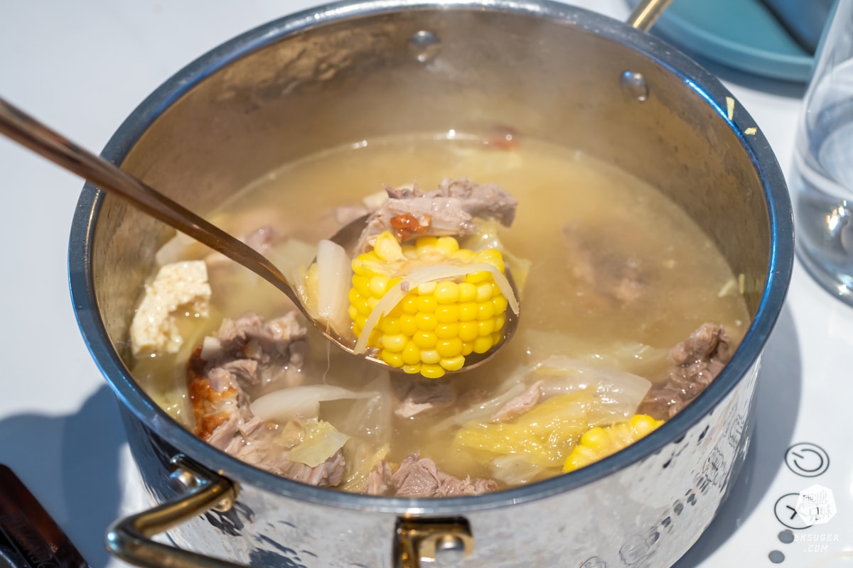 高雄烤鴨餐廳推薦|上菜片皮鴨專賣店夢時代店|漢來美食2.8公斤櫻桃鴨桌邊現片 - 第23張圖 高雄烤鴨餐廳推薦|上菜片皮鴨專賣店夢時代店|漢來美食2.8公斤櫻桃鴨桌邊現片