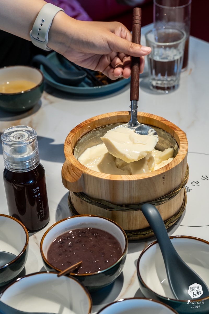 高雄烤鴨餐廳推薦|上菜片皮鴨專賣店夢時代店|漢來美食2.8公斤櫻桃鴨桌邊現片 - 第35張圖 高雄烤鴨餐廳推薦|上菜片皮鴨專賣店夢時代店|漢來美食2.8公斤櫻桃鴨桌邊現片
