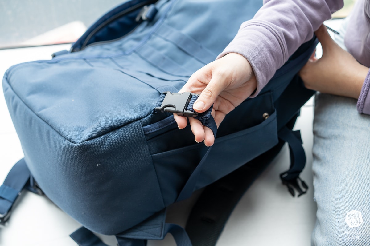 CabinZero英國輕旅登機後背包|搭乘廉航航空不買行李的必備背包-最大尺寸背包 36L軍用款、44L登機開箱|可放筆電 - 第6張圖 CabinZero英國輕旅登機後背包|搭乘廉航航空不買行李的必備背包-最大尺寸背包 36L軍用款、44L登機開箱|可放筆電