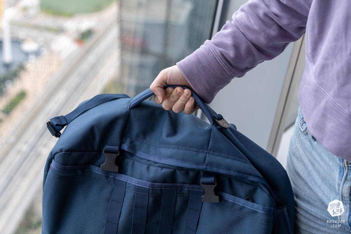 CabinZero英國輕旅登機後背包|搭乘廉航航空不買行李的必備背包-最大尺寸背包 36L軍用款、44L登機開箱|可放筆電 - 第10張圖 CabinZero英國輕旅登機後背包|搭乘廉航航空不買行李的必備背包-最大尺寸背包 36L軍用款、44L登機開箱|可放筆電