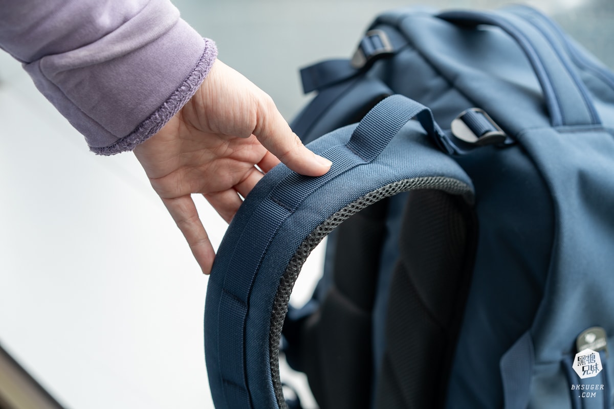 CabinZero英國輕旅登機後背包|搭乘廉航航空不買行李的必備背包-最大尺寸背包 36L軍用款、44L登機開箱|可放筆電 - 第14張圖 CabinZero英國輕旅登機後背包|搭乘廉航航空不買行李的必備背包-最大尺寸背包 36L軍用款、44L登機開箱|可放筆電