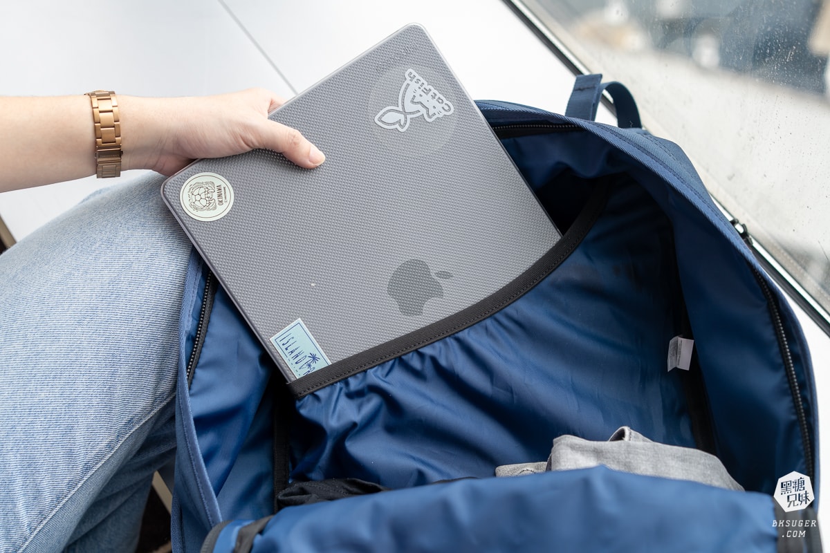 CabinZero英國輕旅登機後背包|搭乘廉航航空不買行李的必備背包-最大尺寸背包 36L軍用款、44L登機開箱|可放筆電 - 第17張圖 CabinZero英國輕旅登機後背包|搭乘廉航航空不買行李的必備背包-最大尺寸背包 36L軍用款、44L登機開箱|可放筆電