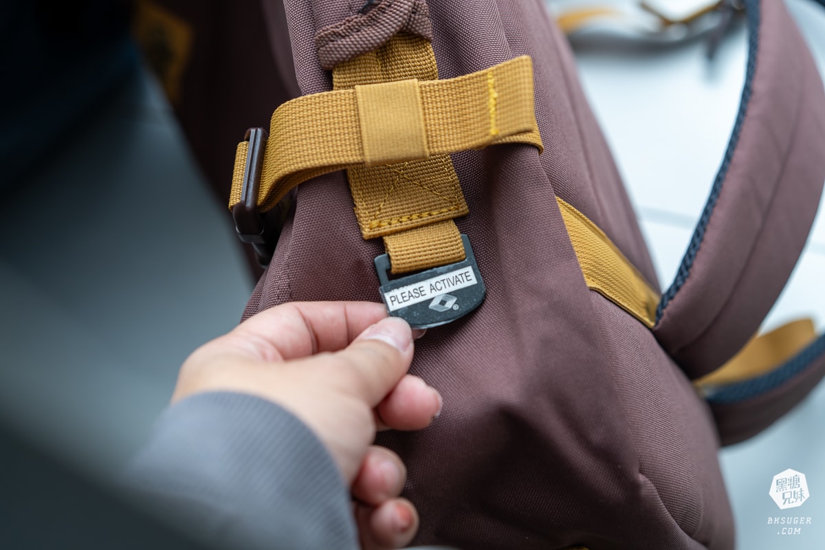 CabinZero英國輕旅登機後背包|搭乘廉航航空不買行李的必備背包-最大尺寸背包 36L軍用款、44L登機開箱|可放筆電 - 第27張圖 CabinZero英國輕旅登機後背包|搭乘廉航航空不買行李的必備背包-最大尺寸背包 36L軍用款、44L登機開箱|可放筆電