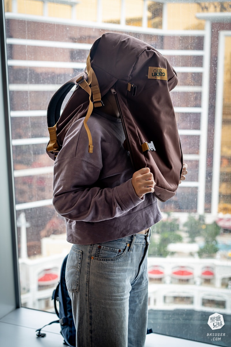 CabinZero英國輕旅登機後背包|搭乘廉航航空不買行李的必備背包-最大尺寸背包 36L軍用款、44L登機開箱|可放筆電 - 第20張圖 CabinZero英國輕旅登機後背包|搭乘廉航航空不買行李的必備背包-最大尺寸背包 36L軍用款、44L登機開箱|可放筆電