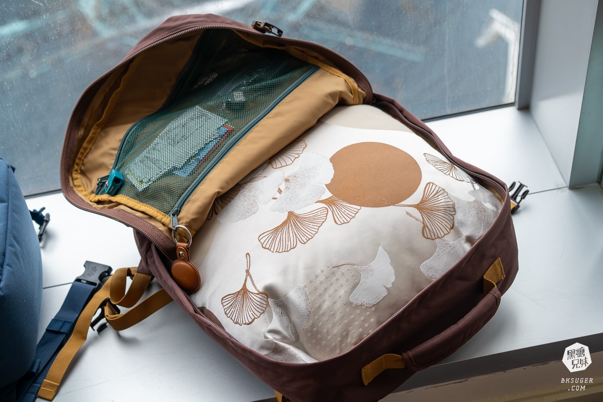 CabinZero英國輕旅登機後背包|搭乘廉航航空不買行李的必備背包-最大尺寸背包 36L軍用款、44L登機開箱|可放筆電 - 第24張圖 CabinZero英國輕旅登機後背包|搭乘廉航航空不買行李的必備背包-最大尺寸背包 36L軍用款、44L登機開箱|可放筆電