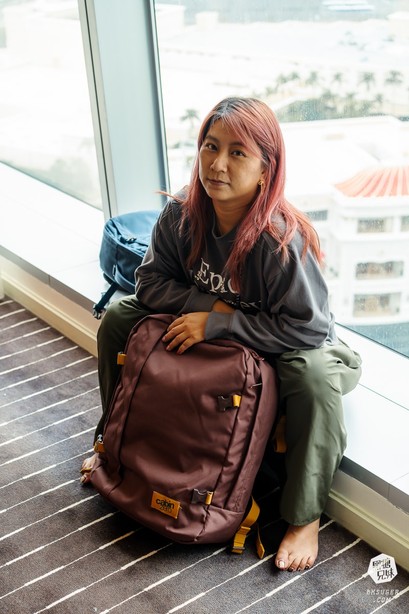 CabinZero英國輕旅登機後背包|搭乘廉航航空不買行李的必備背包-最大尺寸背包 36L軍用款、44L登機開箱|可放筆電 - 第30張圖 CabinZero英國輕旅登機後背包|搭乘廉航航空不買行李的必備背包-最大尺寸背包 36L軍用款、44L登機開箱|可放筆電