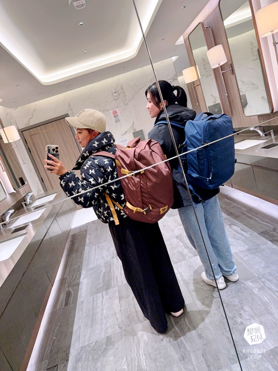 CabinZero英國輕旅登機後背包|搭乘廉航航空不買行李的必備背包-最大尺寸背包 36L軍用款、44L登機開箱|可放筆電 - 第1張圖 CabinZero英國輕旅登機後背包|搭乘廉航航空不買行李的必備背包-最大尺寸背包 36L軍用款、44L登機開箱|可放筆電