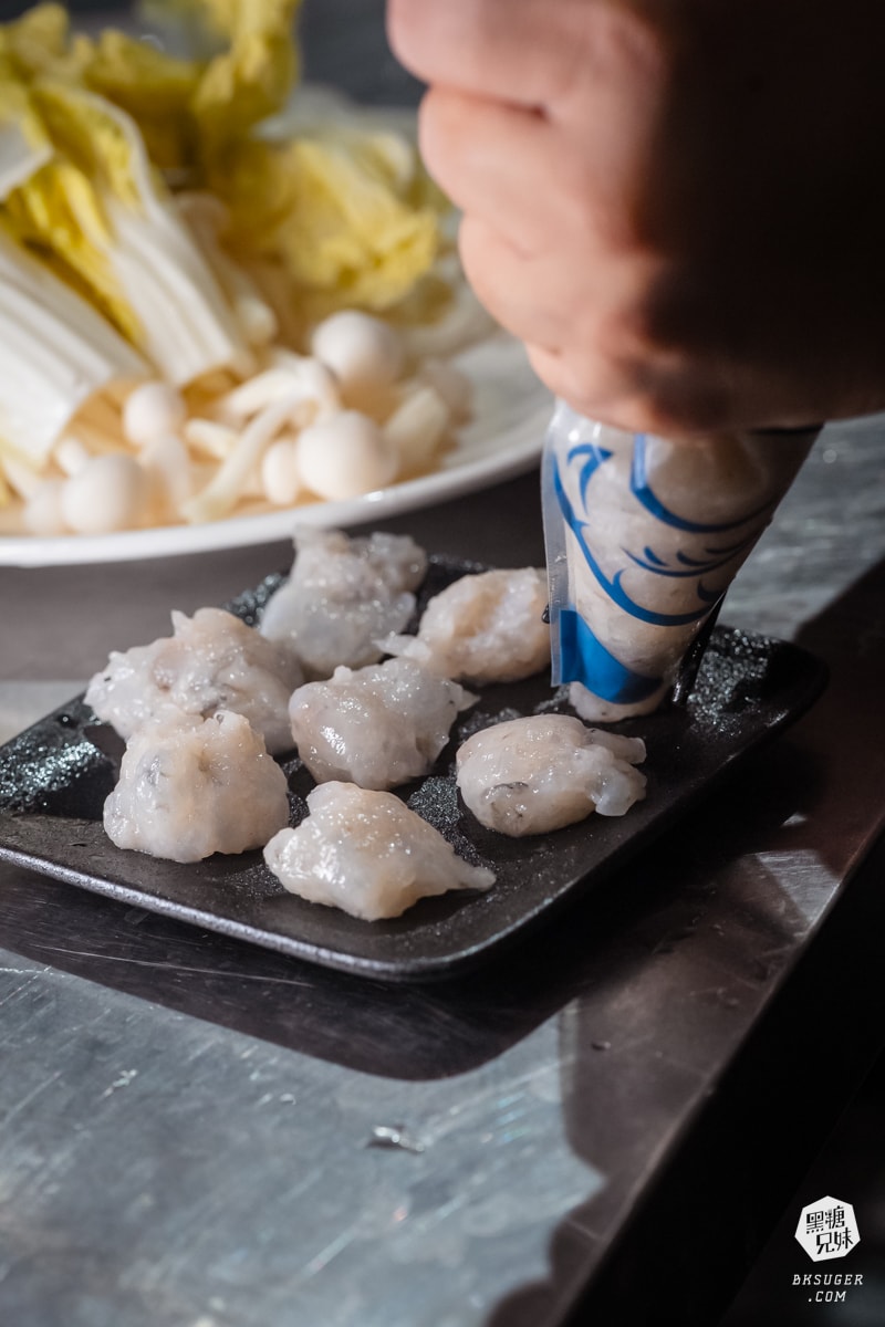 漢來美食|Q粉酸湯魚-在家就能吃美味的酸湯魚|干貝魚卵蝦滑、霸王咕溜蝦滑、手工霸王干貝丸、辣味牛三寶 - 第24張圖 漢來美食|Q粉酸湯魚-在家就能吃美味的酸湯魚|干貝魚卵蝦滑、霸王咕溜蝦滑、手工霸王干貝丸、辣味牛三寶