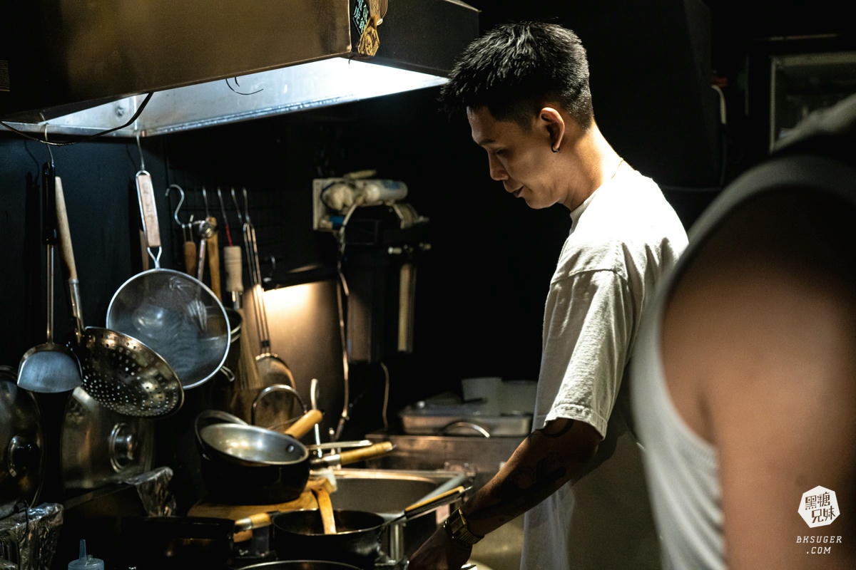 高雄居酒屋-墨岩。居酒屋。小物｜隱身駁二鐵道的深夜食堂｜兩位帥氣主廚的創意日式料理盛宴