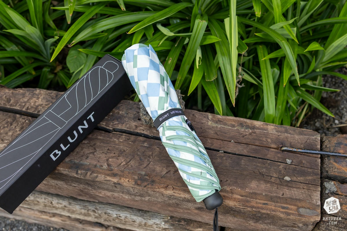 BLUNT Metro折疊傘|抗UV自動防風折傘|實測11級強風也吹不壞的都市生存裝備 - 第1張圖 BLUNT Metro折疊傘|抗UV自動防風折傘|實測11級強風也吹不壞的都市生存裝備