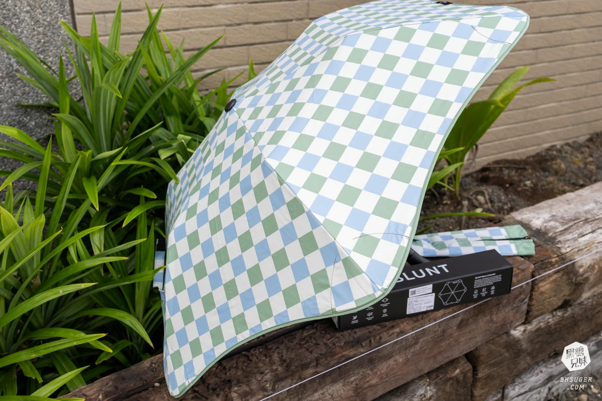 BLUNT Metro折疊傘|抗UV自動防風折傘|實測11級強風也吹不壞的都市生存裝備 - 第15張圖 BLUNT Metro折疊傘|抗UV自動防風折傘|實測11級強風也吹不壞的都市生存裝備