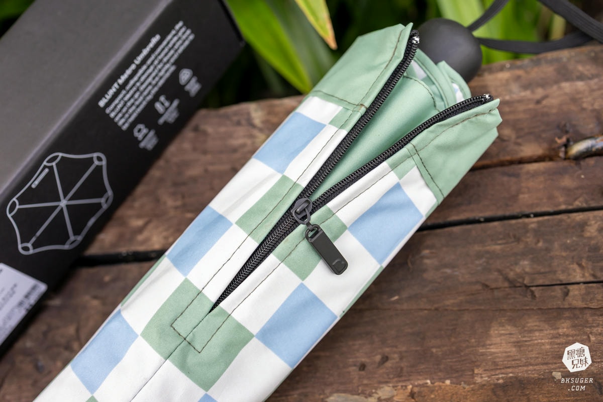 BLUNT Metro折疊傘|抗UV自動防風折傘|實測11級強風也吹不壞的都市生存裝備 - 第8張圖 BLUNT Metro折疊傘|抗UV自動防風折傘|實測11級強風也吹不壞的都市生存裝備