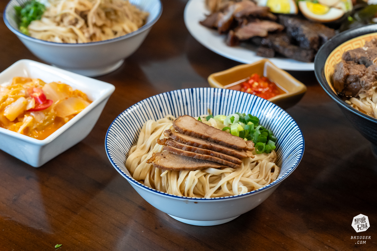 江北食堂風味外省麵｜鳳山必吃美食，復古懷舊風麵館｜鳳山午餐、捷運衛武營美食好選擇