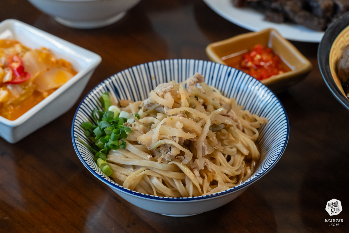 江北食堂風味外省麵｜鳳山必吃美食，復古懷舊風麵館｜鳳山午餐、捷運衛武營美食好選擇