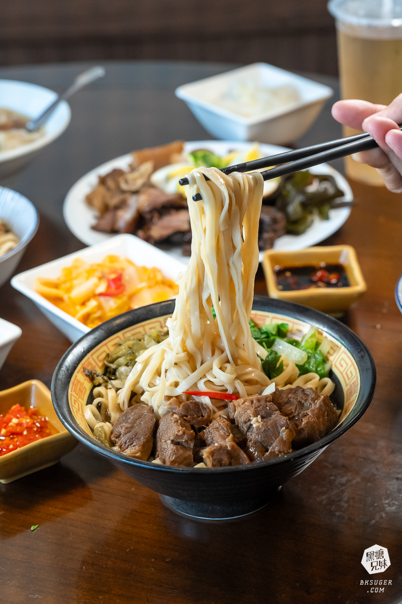 江北食堂風味外省麵｜鳳山必吃美食，復古懷舊風麵館｜鳳山午餐、捷運衛武營美食好選擇