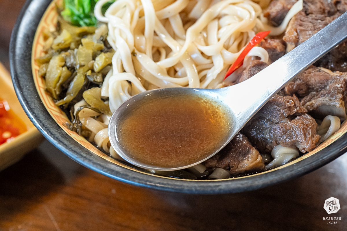 江北食堂風味外省麵｜鳳山必吃美食，復古懷舊風麵館｜鳳山午餐、捷運衛武營美食好選擇