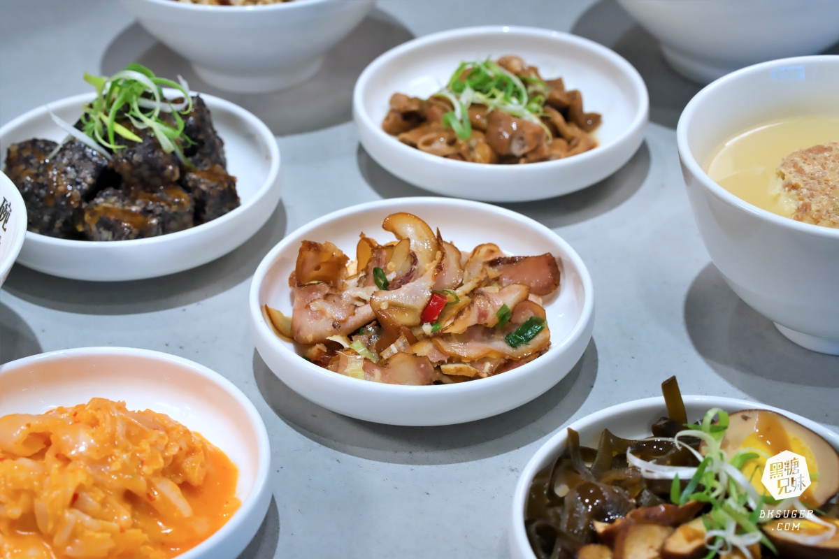 楠梓家樂福美食推薦｜久碗台味麵舖Jowan｜鮮美蒸蛋湯、皮蛋花椒醬拌麵必點、午間用餐不休息超方便