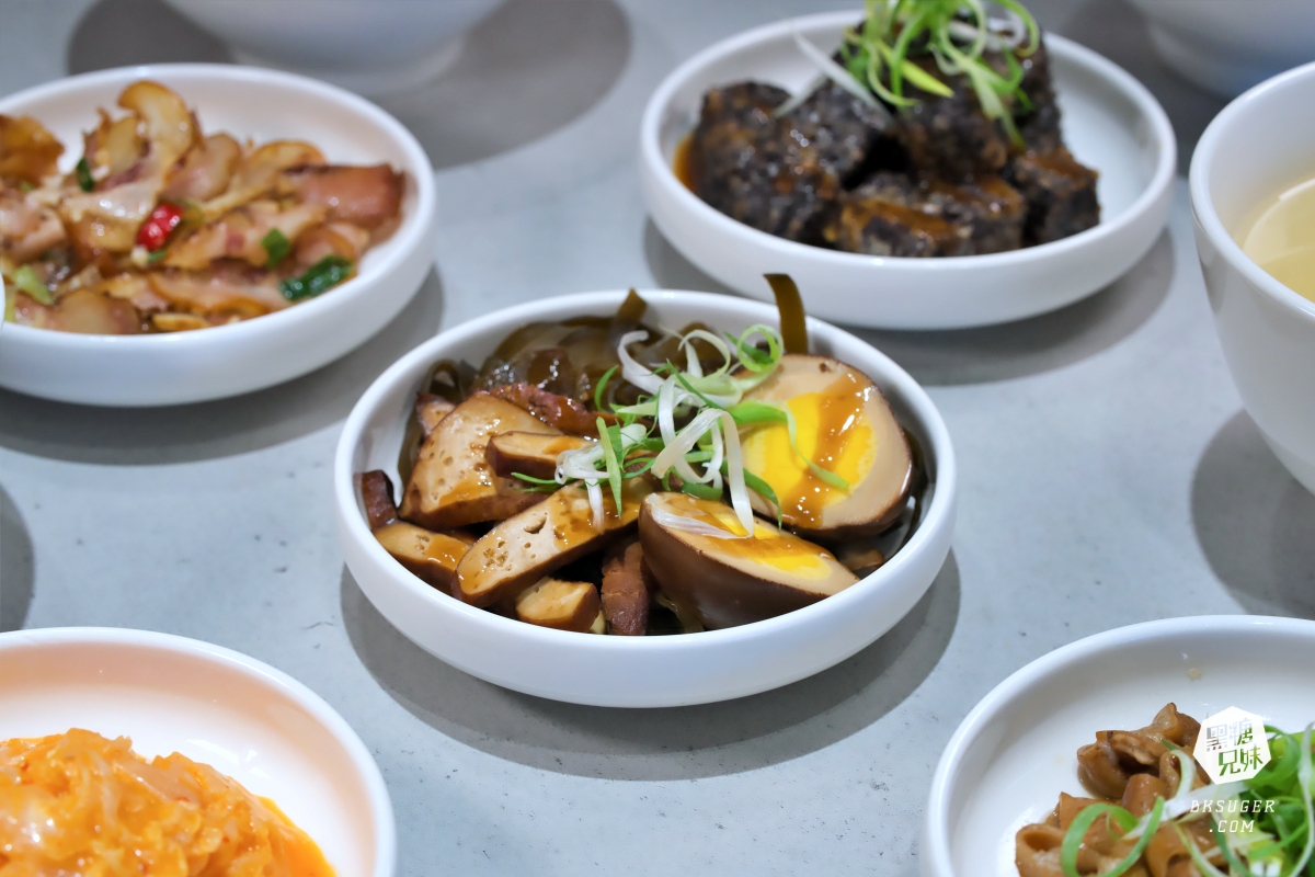 楠梓家樂福美食推薦｜久碗台味麵舖Jowan｜鮮美蒸蛋湯、皮蛋花椒醬拌麵必點、午間用餐不休息超方便