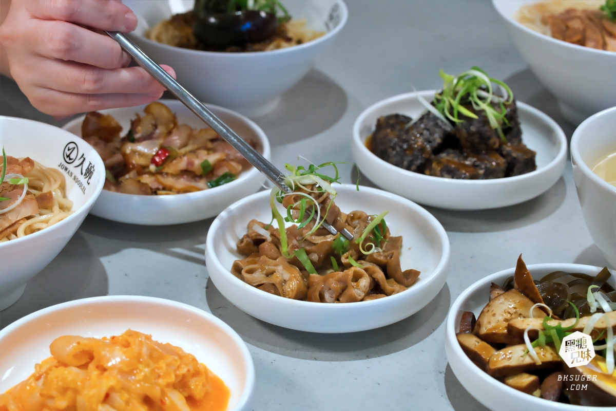 楠梓家樂福美食推薦｜久碗台味麵舖Jowan｜鮮美蒸蛋湯、皮蛋花椒醬拌麵必點、午間用餐不休息超方便
