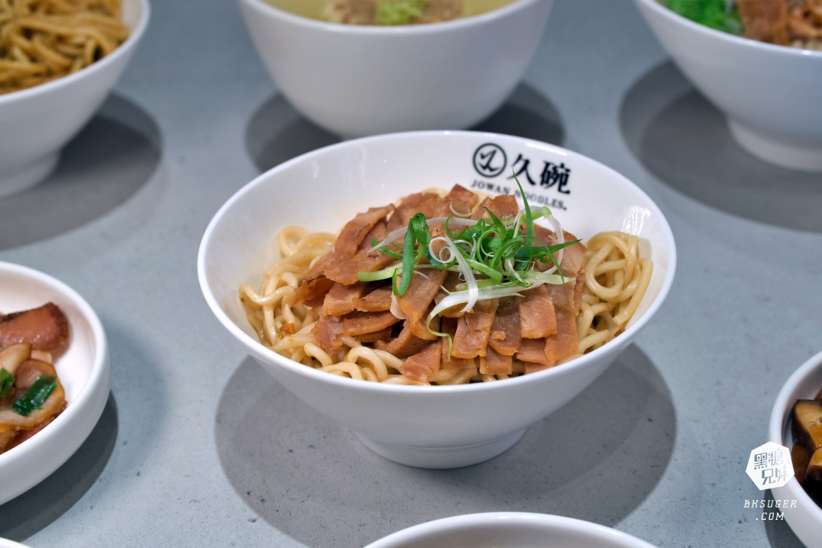 楠梓家樂福美食推薦｜久碗台味麵舖Jowan｜鮮美蒸蛋湯、皮蛋花椒醬拌麵必點、午間用餐不休息超方便