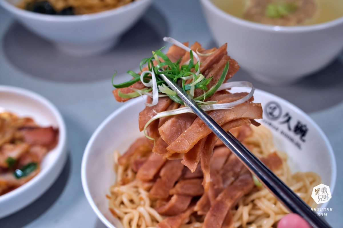 楠梓家樂福美食推薦｜久碗台味麵舖Jowan｜鮮美蒸蛋湯、皮蛋花椒醬拌麵必點、午間用餐不休息超方便