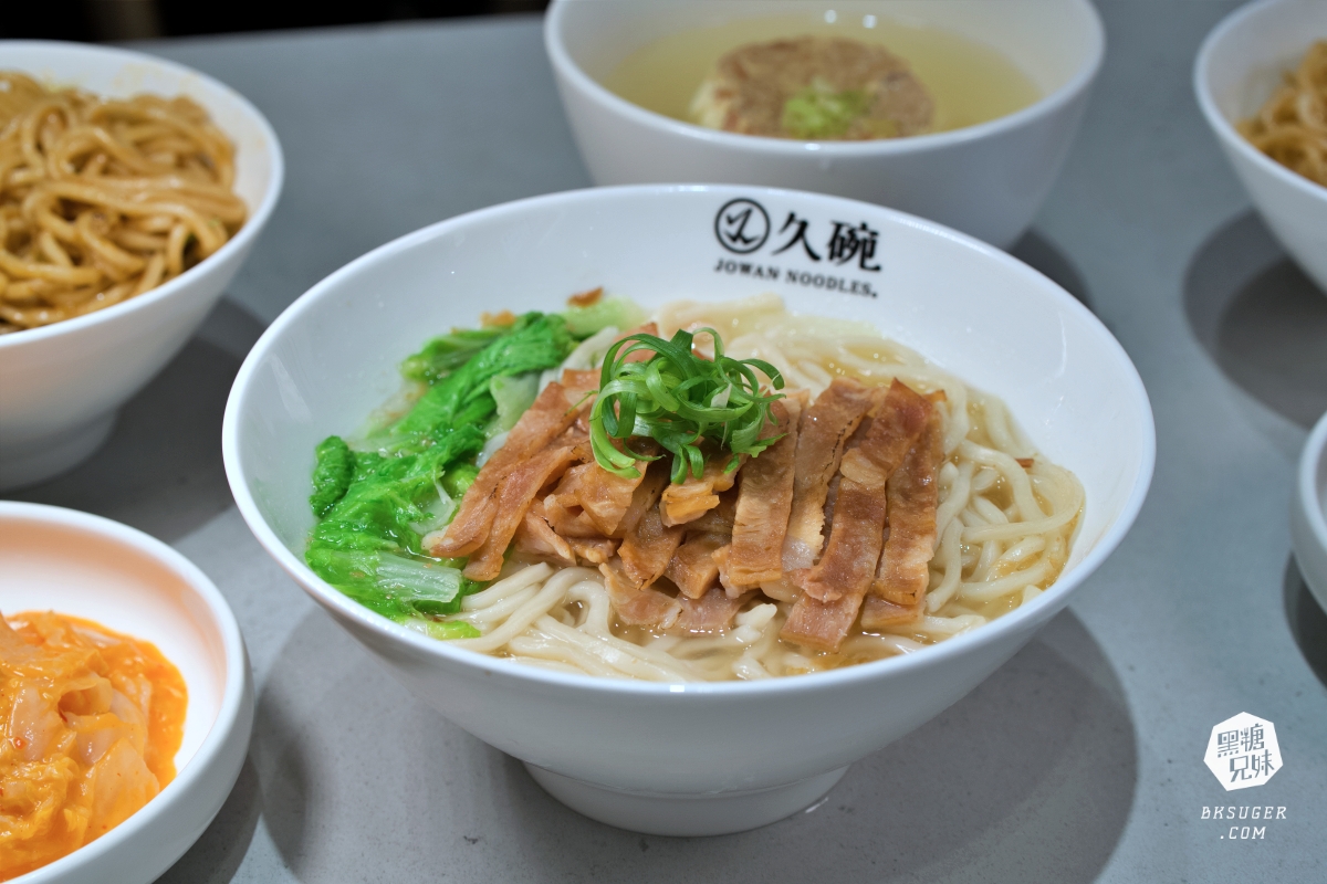 楠梓家樂福美食推薦｜久碗台味麵舖Jowan｜鮮美蒸蛋湯、皮蛋花椒醬拌麵必點、午間用餐不休息超方便
