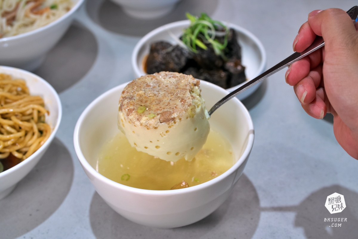 楠梓家樂福美食推薦｜久碗台味麵舖Jowan｜鮮美蒸蛋湯、皮蛋花椒醬拌麵必點、午間用餐不休息超方便