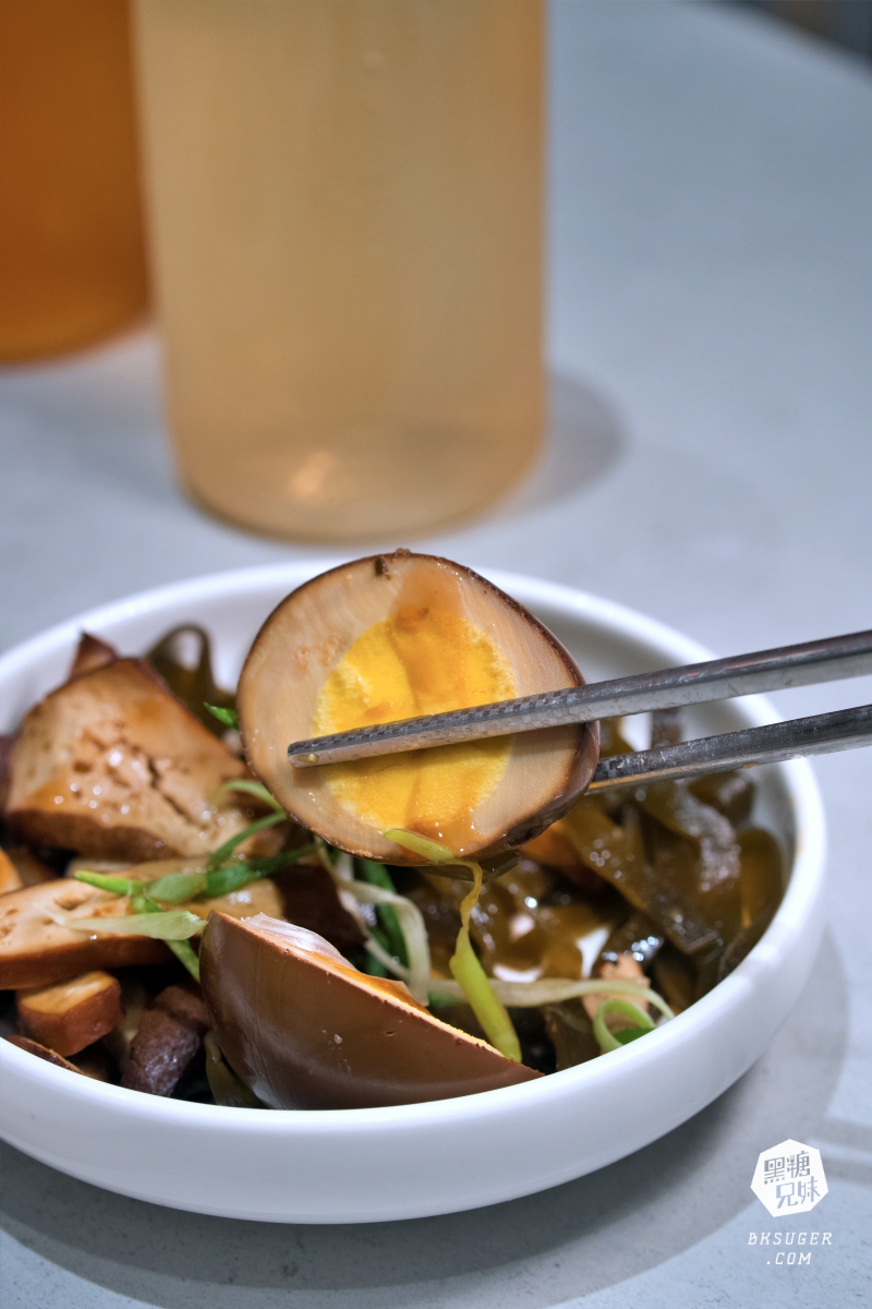 楠梓家樂福美食推薦｜久碗台味麵舖Jowan｜鮮美蒸蛋湯、皮蛋花椒醬拌麵必點、午間用餐不休息超方便