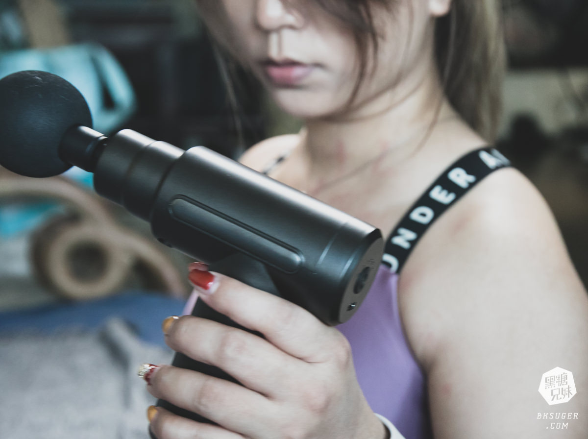 健身肌肉放鬆好夥伴|KINYO隨身舒緩按摩槍|人人必備一隻筋膜槍-平價好上手、低分貝好物|FG-81 - 第1張圖 健身肌肉放鬆好夥伴|KINYO隨身舒緩按摩槍|人人必備一隻筋膜槍-平價好上手、低分貝好物|FG-81